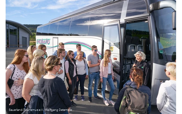 Busreisegruppe in Südwestfalen