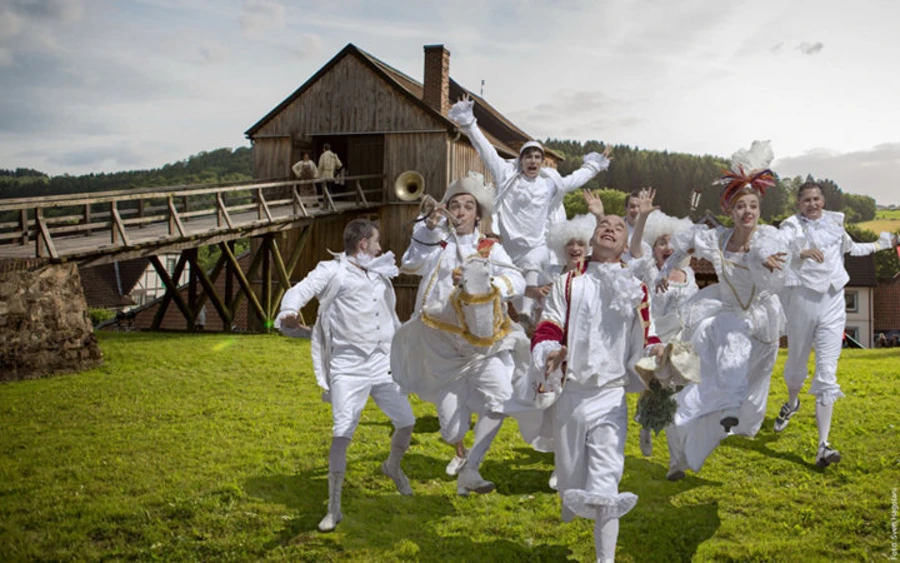Luise heizt ein 2019 Foto Märkischer Kreis.jpg Luise heizt ein 2019 Foto Märkischer Kreis.jpg